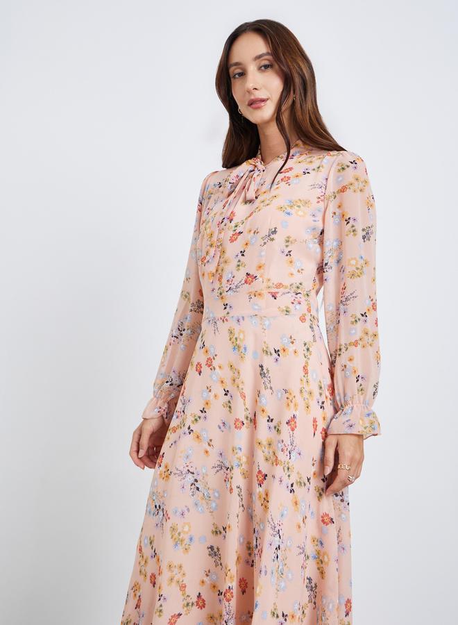 تايك تو فستان ماكسي نسائي بطبعة زهور وربطة عنق وأساور مطاطية - Image 2